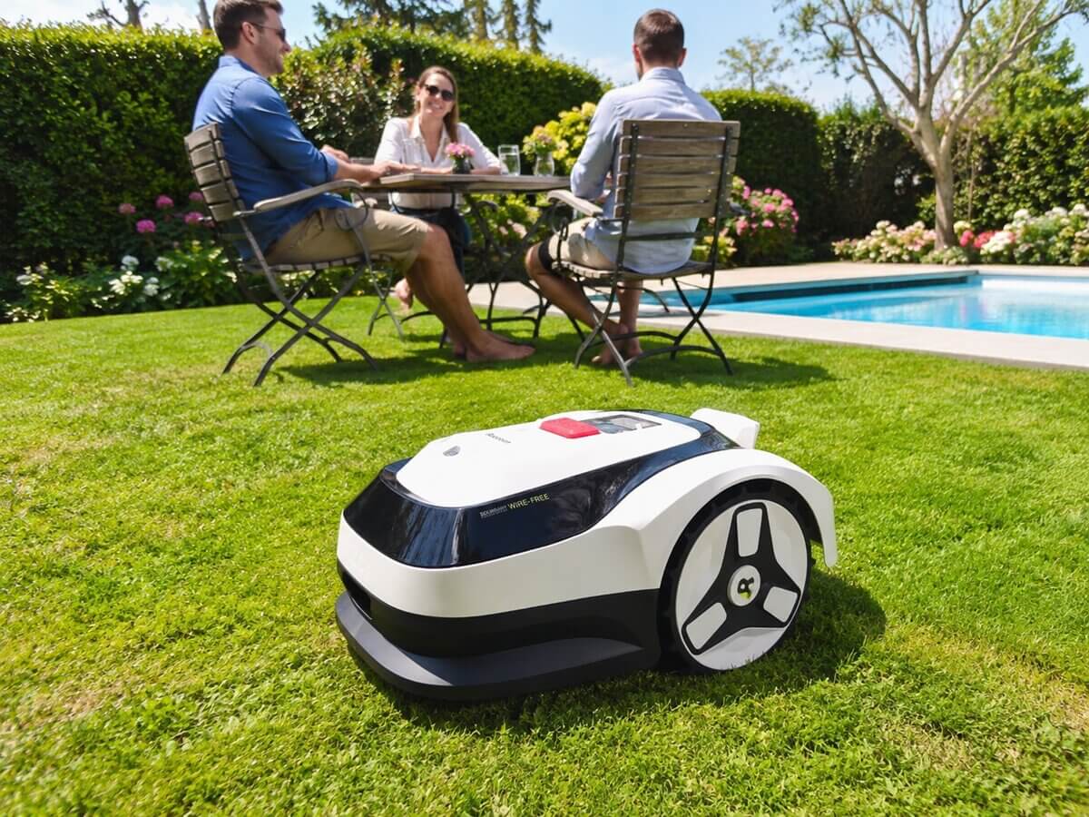 Mähroboter auf kleiner Rasenfläche